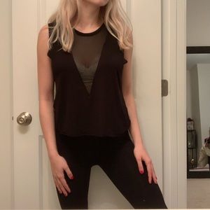 Black mesh V tank